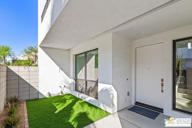 906 Cameron Center Drive, Palm Springs, CA 92264