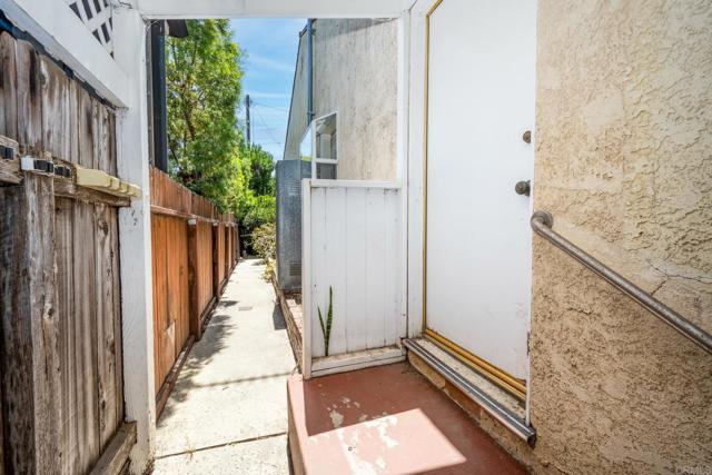 12520 Gilmore Avenue, Los Angeles, California 90066, 3 Bedrooms Bedrooms, ,1 BathroomBathrooms,Single Family Residence,For Sale,Gilmore,NDP2407368