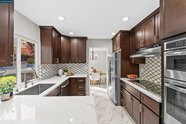 2916 Sombrero Circle, San Ramon CA: https://media.crmls.org/mediaz/bdda9191-6303-4c11-bc25-62b0917ccf70.jpg