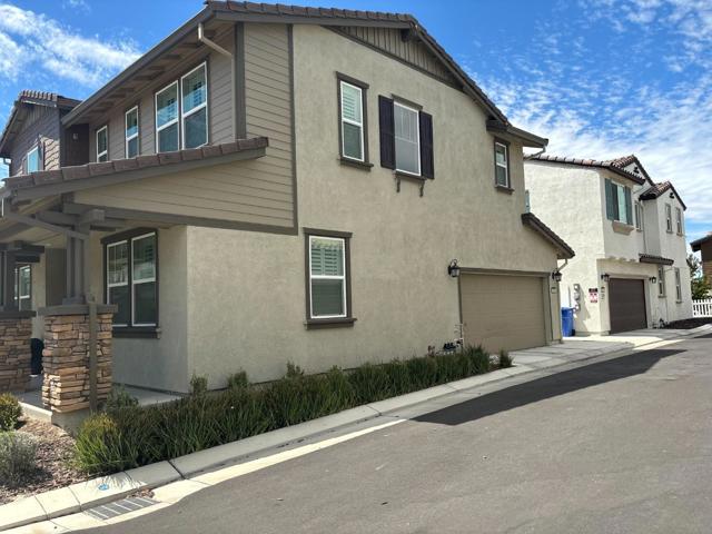 275 E Lawson Avenue, Mountain House CA: https://media.crmls.org/mediaz/bddb1c54-7959-4b14-a958-183bcb1d5624.jpg