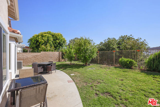12119 Falcon Crest Way, Porter Ranch CA: https://media.crmls.org/mediaz/bddb1ddf-55f3-4cce-8f19-4b3c6a155e06.jpg
