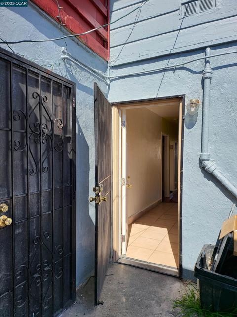 400 South St, Richmond CA: https://media.crmls.org/mediaz/bddb58b6-34af-44ba-813d-8bb26f4af238.jpg
