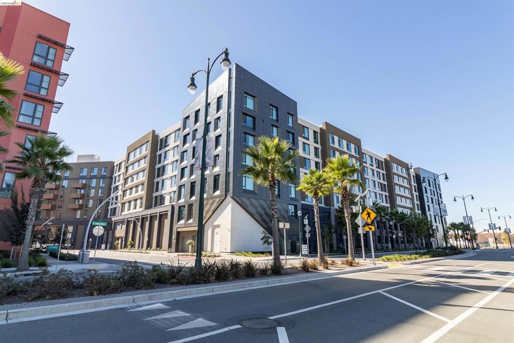 https://media.crmls.org/mediaz/bddb9382-90cf-4233-ac3d-56a9f60305a6.jpg?preset=X-Large