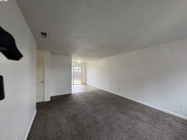 3338 Zamora Way, Stockton CA: https://media.crmls.org/mediaz/bddc3c11-1fa6-4e53-9bf9-5d9ffe576291.jpg