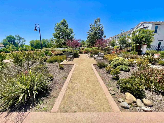 4203 Calle Del Vista, Oceanside CA: https://media.crmls.org/mediaz/bdddec7e-0788-4aed-b322-3fdca0b385c2.jpg