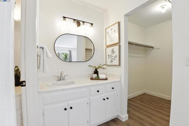 102 Rolling Green Cir, Pleasant Hill CA: https://media.crmls.org/mediaz/bdde18f3-a91e-43f7-8848-9b1f82395f53.jpg