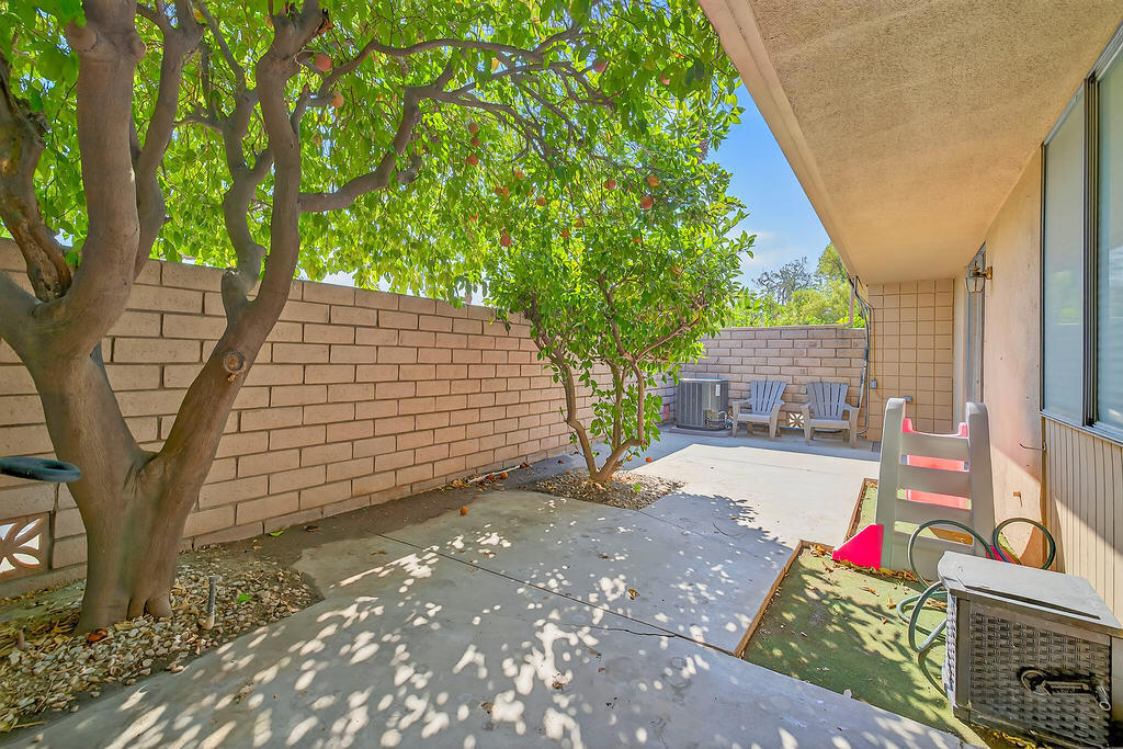 https://media.crmls.org/mediaz/bdde29ef-3074-449b-ba71-a9ac806650d0.jpg?preset=X-Large