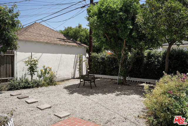 3860 Hepburn Avenue, Los Angeles CA: https://media.crmls.org/mediaz/bdde917c-f821-4def-b14c-623e16439ce5.jpg