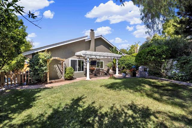 17233 Cuvee Ct, Poway CA: https://media.crmls.org/mediaz/bddea755-83a0-4e10-993a-a6aae49f9bc8.jpg