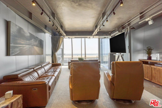 2911 Ocean Front Walk, Venice CA: https://media.crmls.org/mediaz/bddf030a-f10a-4b3d-abe7-556b9e90d5ab.jpg