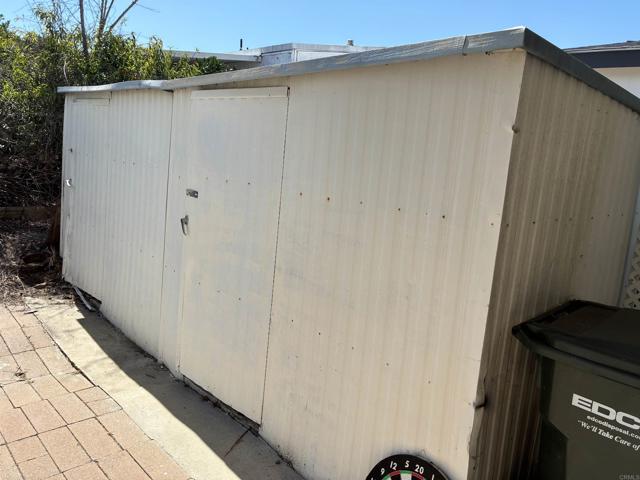 718 Sycamore Avenue, Vista CA: https://media.crmls.org/mediaz/bddf1acd-ce77-4021-b707-90fc15ddf93e.jpg