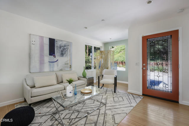 Detail Gallery Image 4 of 48 For 475 Rustic Dr, Los Angeles,  CA 90065 - 3 Beds | 3/1 Baths