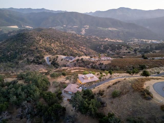 38 Asoleado Drive, Carmel Valley CA: https://media.crmls.org/mediaz/bddff059-e7ab-40a2-a3e2-8383df235f09.jpg