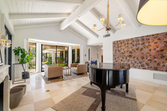 61 Mayfair Drive, Rancho Mirage CA: https://media.crmls.org/mediaz/bddff7a1-32fc-4353-be49-16307a28e6af.jpg