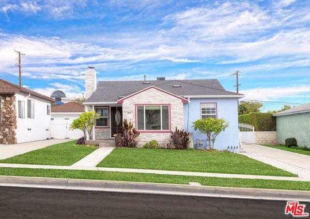 518 N 18th Street, Montebello CA: https://media.crmls.org/mediaz/bde00586-dd5e-4f21-be8f-2eea5e6c0a40.jpg