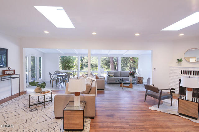 5245 Bubbling Well Lane, La Canada Flintridge CA: https://media.crmls.org/mediaz/bde00f76-26e1-4a12-a904-e9c12dee60b8.jpg