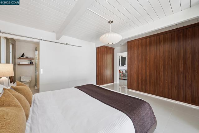 206 Santa Fe Dr, Walnut Creek CA: https://media.crmls.org/mediaz/bde07e98-0f3a-4925-86fc-4906750d0f51.jpg