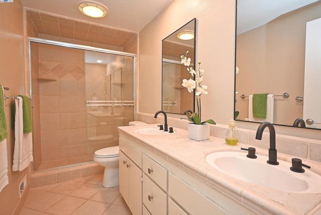 241 Belaire Ct, Danville CA: https://media.crmls.org/mediaz/bde0849e-4da5-4f6f-a7f8-075ed71e21a6.jpg