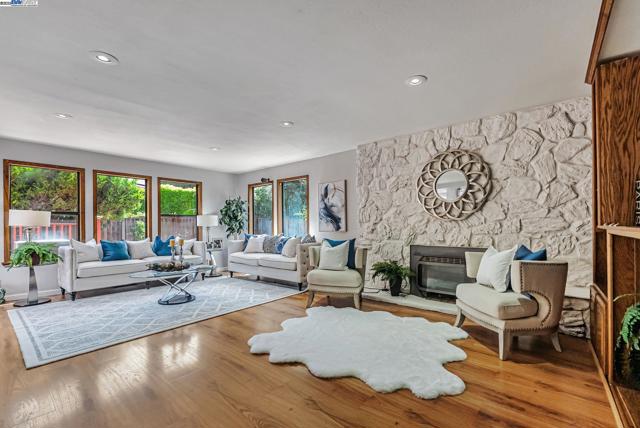 39622 Benavente Ave, Fremont CA: https://media.crmls.org/mediaz/bde0c6f9-10be-4c9a-9e83-a6c6096c42c5.jpg