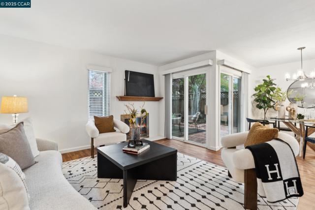 136 Garden Creek Pl, Danville CA: https://media.crmls.org/mediaz/bde106f6-c180-478b-86ca-49a7b5cb54a4.jpg