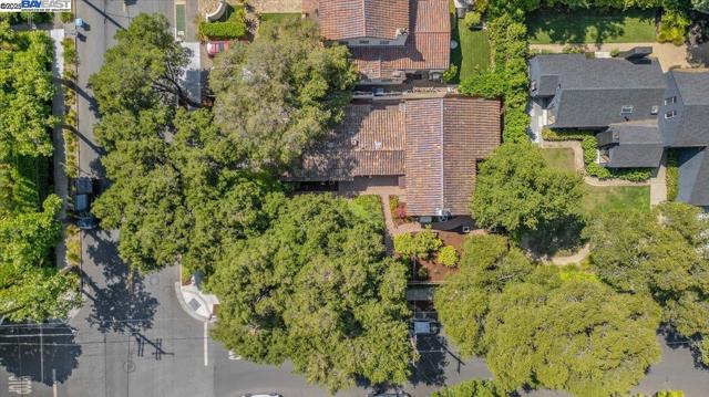 405 Kingsley Ave, Palo Alto CA: https://media.crmls.org/mediaz/bde12aa6-c1d5-4f4b-a7e3-903321d1a2b7.jpg