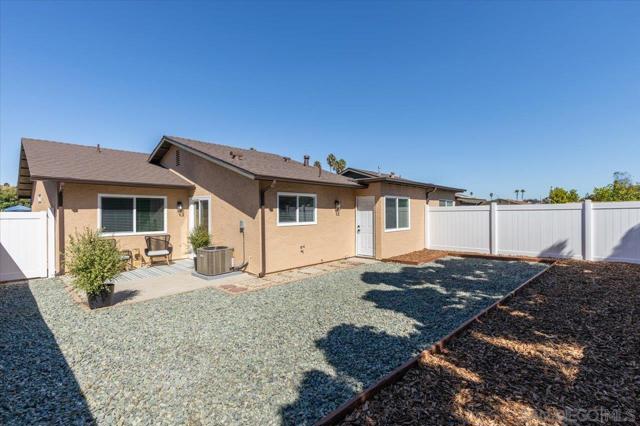 4617 Westridge Dr, Oceanside CA: https://media.crmls.org/mediaz/bde18258-fac8-4c97-9183-738b530af883.jpg