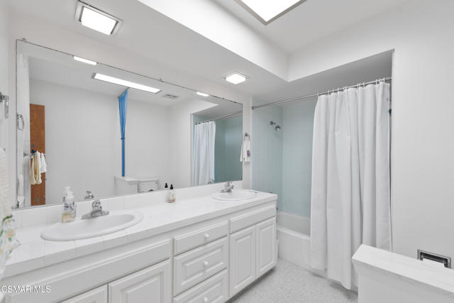 1140 San Clemente Way, Camarillo CA: https://media.crmls.org/mediaz/bde18afe-a1d5-4624-8f9b-12a95848086b.jpg