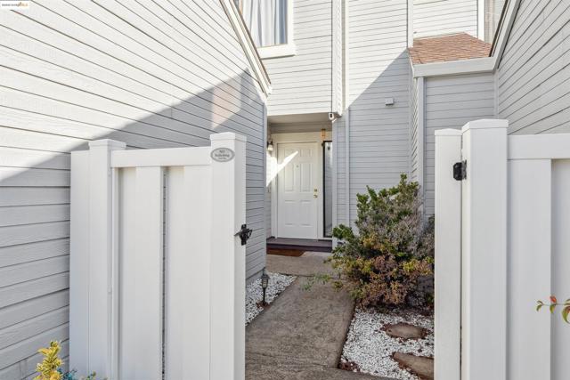 3732 Northridge Dr, Richmond CA: https://media.crmls.org/mediaz/bde21e89-6e8a-458b-aee1-40c8b70989f1.jpg