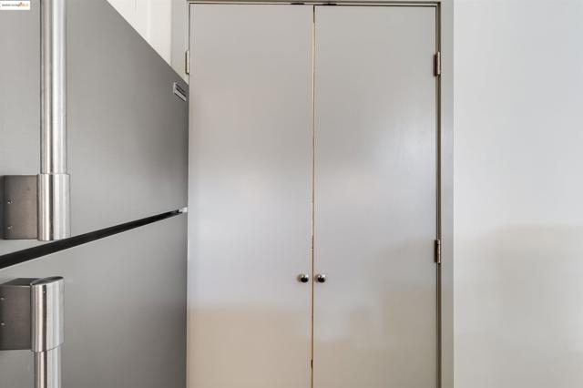 410 Webster St, Oakland CA: https://media.crmls.org/mediaz/bde2b06f-4756-4484-8bc6-ecf7e238fe05.jpg