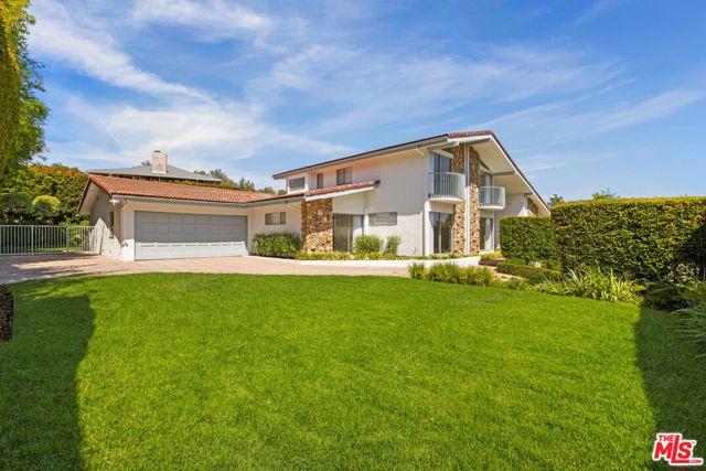 650 N Tigertail Road, Los Angeles CA: https://media.crmls.org/mediaz/bde2daee-5e0e-4718-a8d2-8b4e398ea96f.jpg