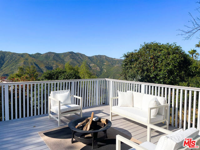 26343 Lockwood Road, Malibu CA: https://media.crmls.org/mediaz/bde2ff92-f124-4d37-93be-ddd3c439a2e9.jpg