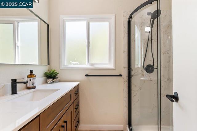 4178 Huckleberry Dr, Concord CA: https://media.crmls.org/mediaz/bde35d79-22cd-41ef-aad2-e499c1957e52.jpg