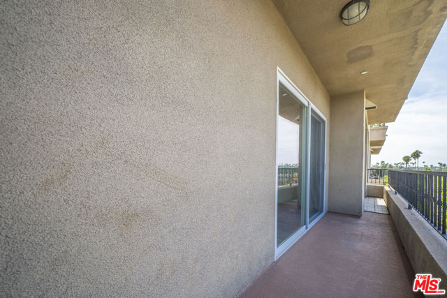 970 S St Andrews Place, Los Angeles CA: https://media.crmls.org/mediaz/bde54770-a5b3-49c2-8e9d-6d87d7bcced9.jpg