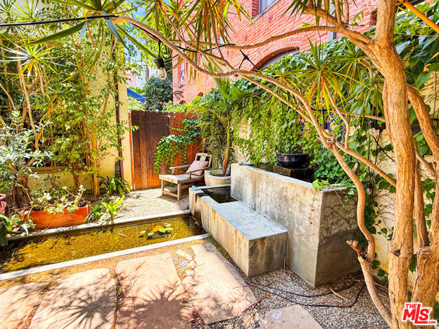 1414 N Harper Avenue, West Hollywood CA: https://media.crmls.org/mediaz/bde5747e-b9e8-4a4a-8f45-525ac1bf77dd.jpg
