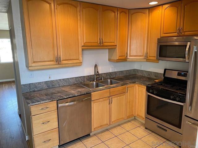 Image 10 of 15 For 4875 Cole St  69