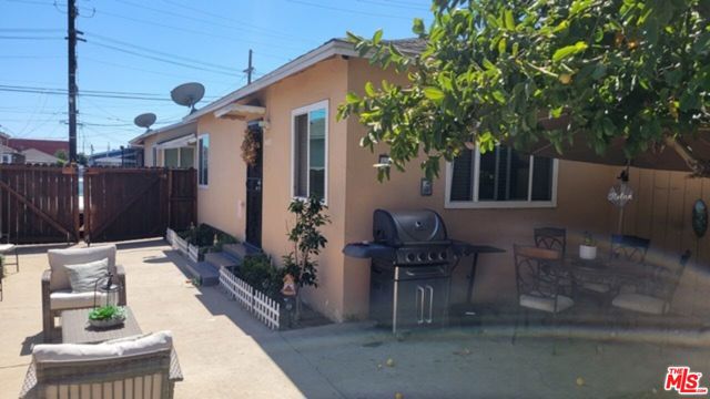 4077 W 103rd Street, Inglewood CA: https://media.crmls.org/mediaz/bde5fea9-6216-45ac-bb53-1f76a5bb9dc1.jpg
