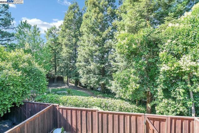 235 Via Pinada Ln, Martinez CA: https://media.crmls.org/mediaz/bde5ffe3-1d5c-4e6b-976d-65aa0e48969e.jpg