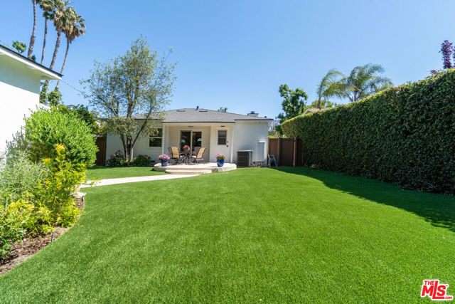 14741 Killion Street, Sherman Oaks CA: https://media.crmls.org/mediaz/bde60c41-7239-4957-a0d8-8ee381367f5d.jpg