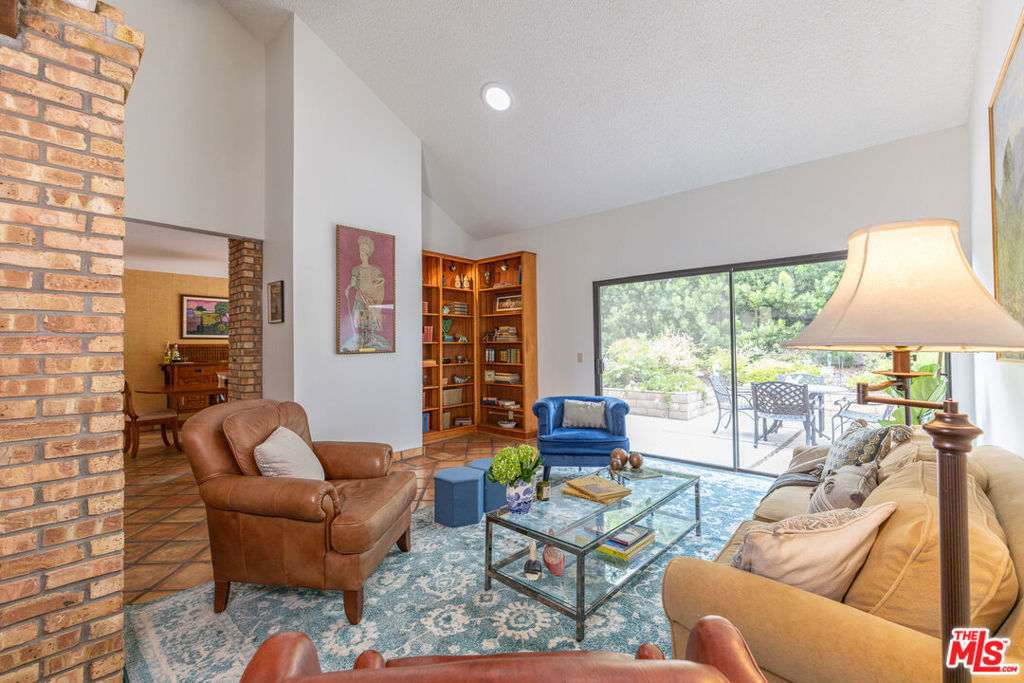 449 Willamette Lane