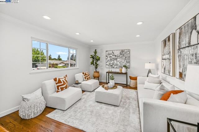 7864 Fairoaks Dr, Pleasanton CA: https://media.crmls.org/mediaz/bde91d14-da6d-45b6-9912-f39212ce069e.jpg