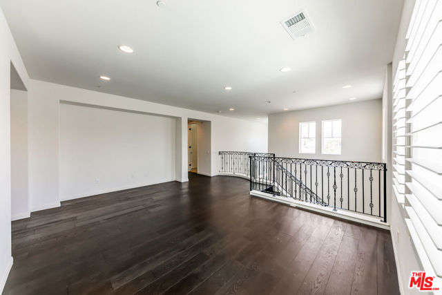 22379 Driftwood Court, Santa Clarita CA: https://media.crmls.org/mediaz/bde9623e-d389-40ae-af11-a2fc839f1ae8.jpg