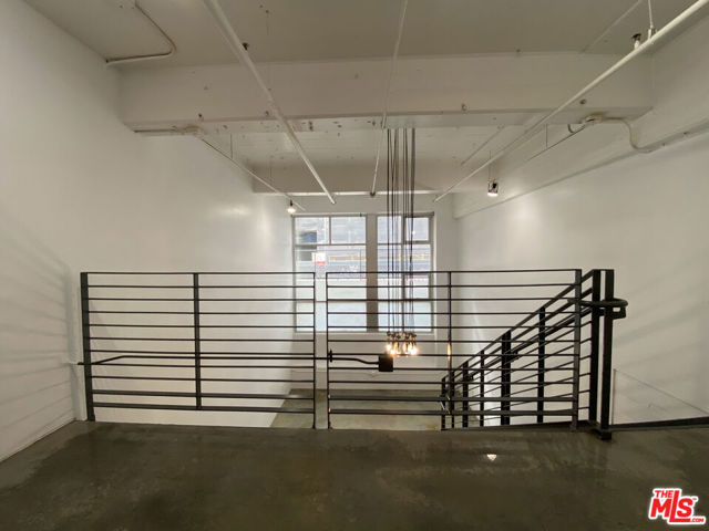 1130 S Flower Street, Los Angeles CA: https://media.crmls.org/mediaz/bde98c37-aae7-4761-b9a1-aa5bf62d68d5.jpg