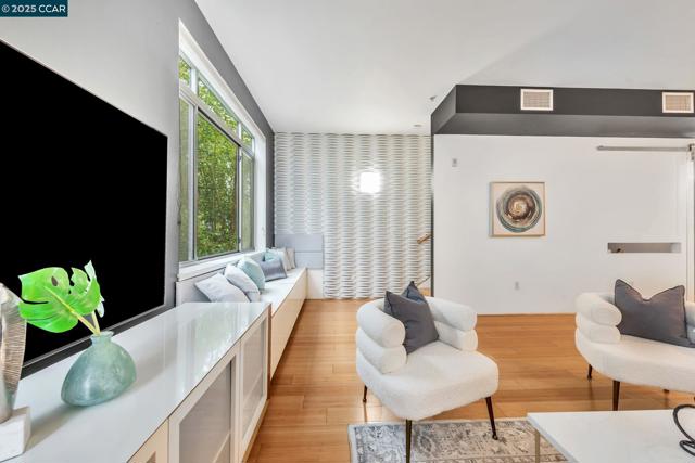 1231 Pine St, Oakland CA: https://media.crmls.org/mediaz/bdea3a4d-beb1-4cd8-879f-b3110d62f90b.jpg