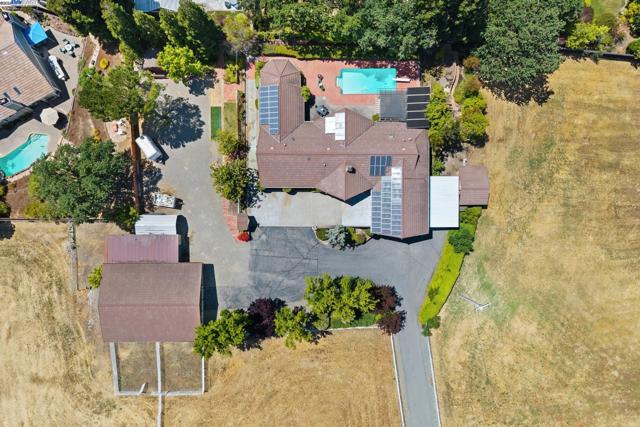 4558 Bernal Ave, Pleasanton CA: https://media.crmls.org/mediaz/bdea49ab-a388-4bb2-a191-7ca1d8d2c324.jpg