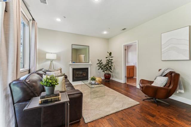 1159 Vintner Pl, Livermore CA: https://media.crmls.org/mediaz/bdeaa43f-f0bb-40a2-82f8-68ee31c9e9f1.jpg