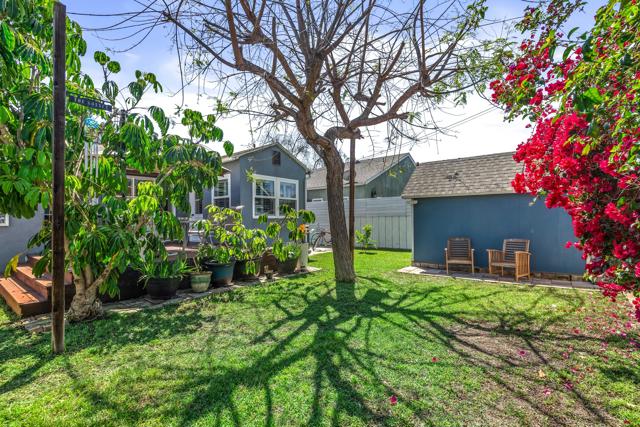 5523 Graywood Avenue, Lakewood CA: https://media.crmls.org/mediaz/bdeae1da-1b89-4c88-9a46-b1704699cfc1.jpg