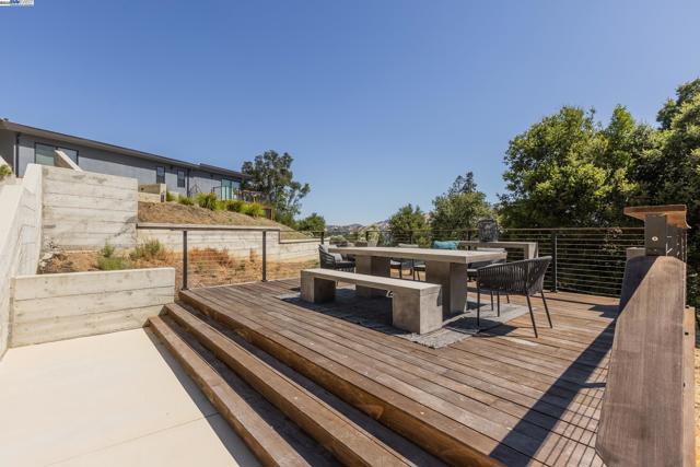 5 Sky Terrace, Danville CA: https://media.crmls.org/mediaz/bdeb7001-0e57-4663-a3a2-a927aa271d98.jpg