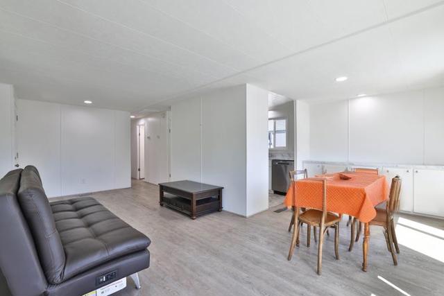 8282 Murray Ave, Gilroy CA: https://media.crmls.org/mediaz/bdebb603-227a-4f09-bcbf-3fcdd7f4392f.jpg