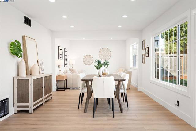 3270 Santa Sophia Way, Union City CA: https://media.crmls.org/mediaz/bdebc853-3790-4956-8abc-a8c89d07c008.jpg