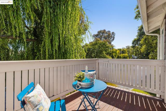 96 Bayside Ct, Richmond CA: https://media.crmls.org/mediaz/bdec2e5d-d28e-4349-bb2e-5bd6b8c96467.jpg